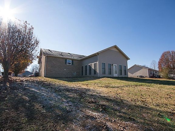 4th image of 92 Jamie Cir