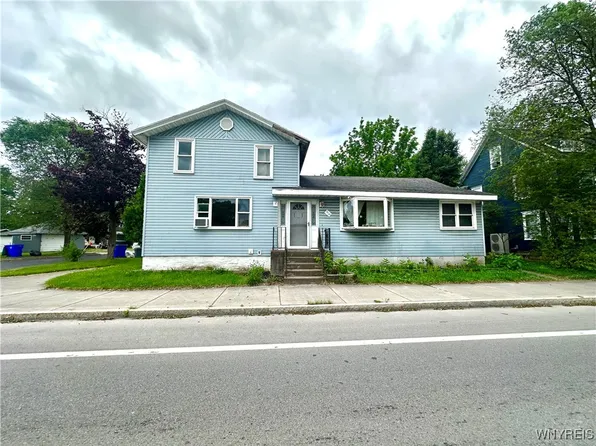 914 S Main St, Medina, NY 14103