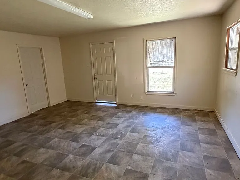 3833 Rolando Ave — Photo 11