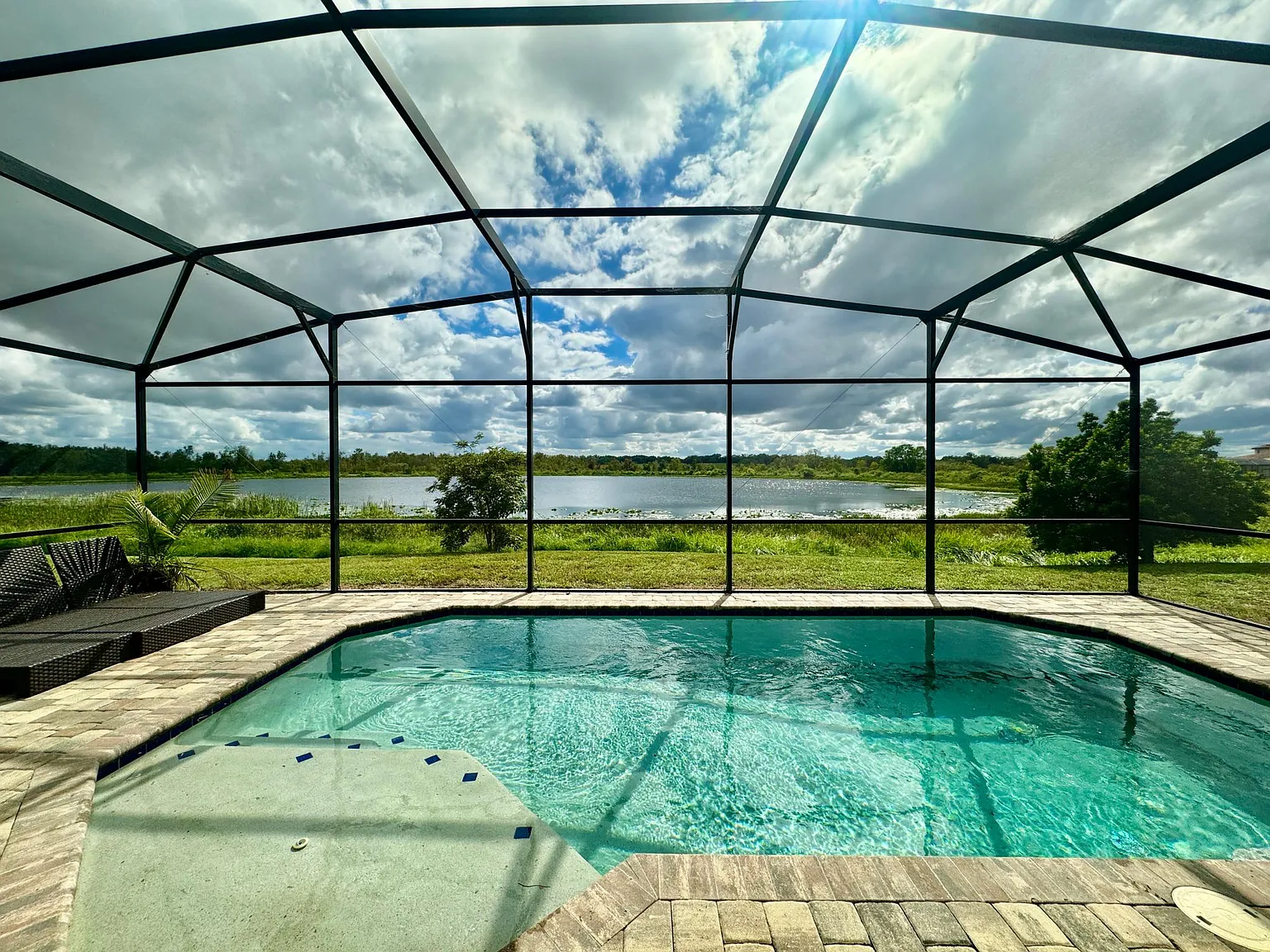 4 bed, 4.5 bath, 2404 sqft, $2,550 — Photo 2