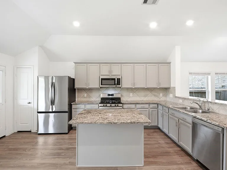 9327 Clearwater Bluff Ln — Photo 6
