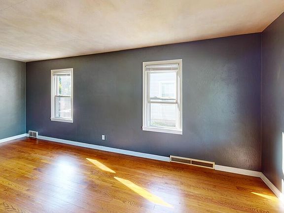 5th image of 439 Emerald Ave