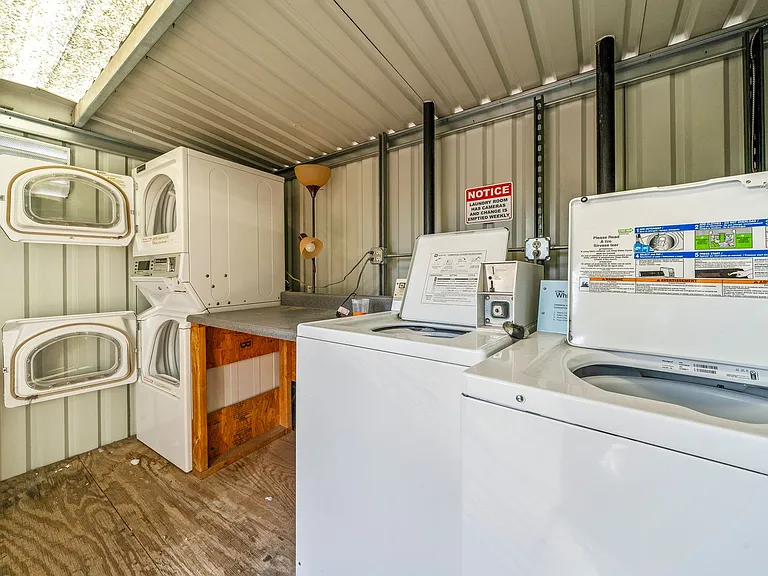 1141 E Adams St — Photo 10