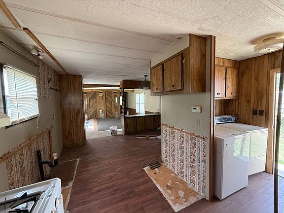 3rd image of 528 Park St