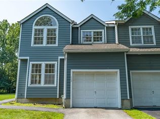 113 Pinebrook Dr, Hyde Park, NY 12538