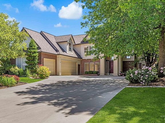 2nd image of 2092 N Sevenoaks Way