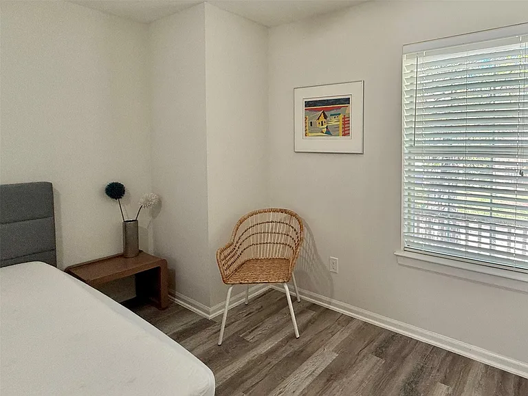 2 Twin Feather Pl — Photo 40