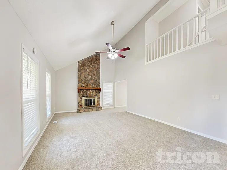 1147 Reading Dr NW — Photo 2