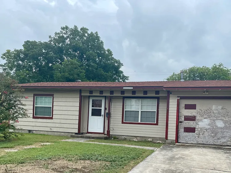 210 Basswood Dr — Photo 1