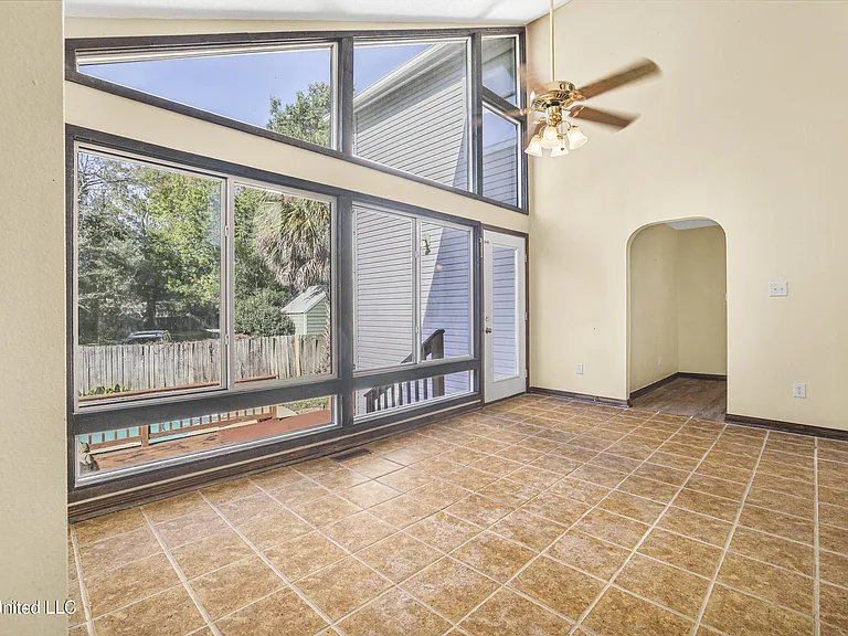 4409 Shadow Wood Cir — Photo 12