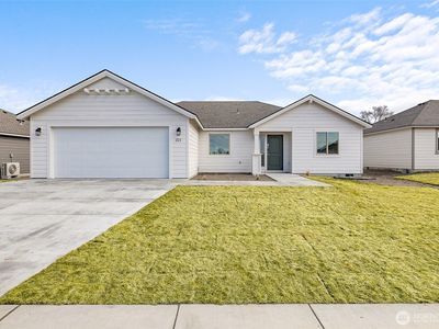 221 Lessor Loop, Moses Lake, WA, 98837