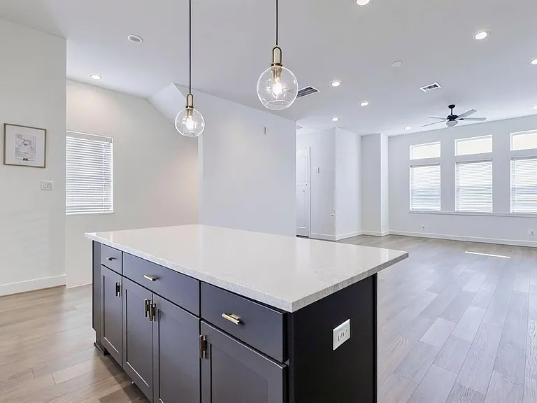 334 Eastwood St — Photo 15