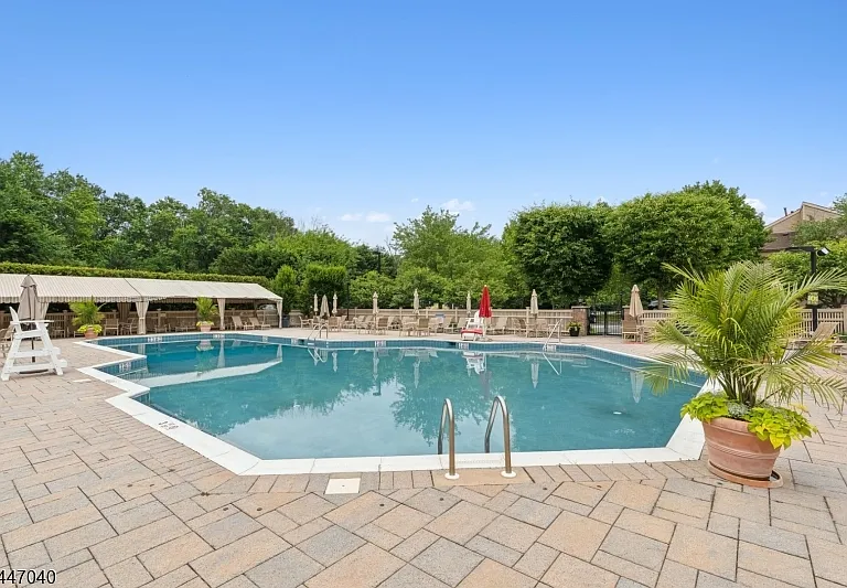 251 Plymouth Ct #251 — Photo 32