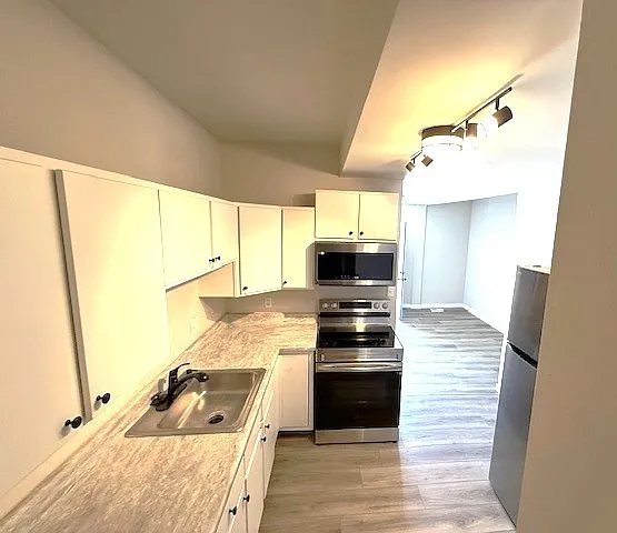 525 W 8th St #1 — Photo 4