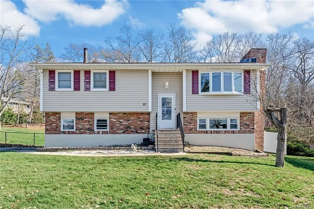 37 Poplar Dr photo 1