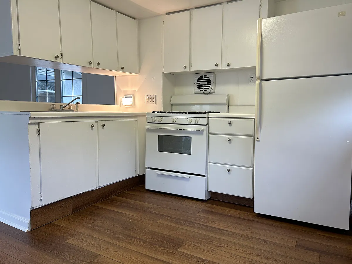 Kitchen - 709 Fairmont Rd