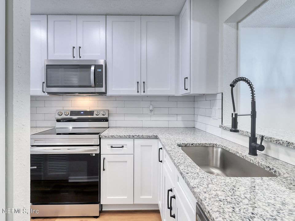 1st image of 85 DEBARRY Avenue #1042