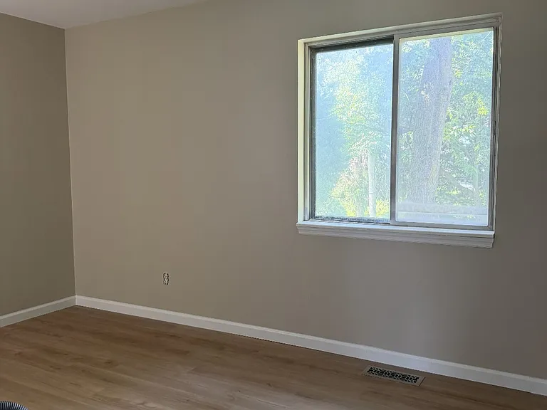 11924 Glenridge Dr — Photo 3