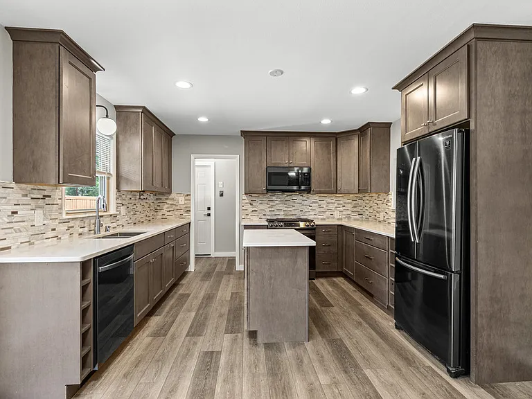 N58W18330 Juniper Ln — Photo 6