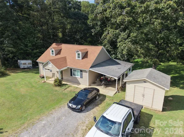 4266 Smokey Creek Rd, Lenoir, NC 28645