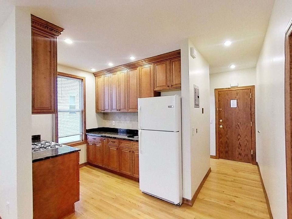 1st image of 30-33 30th St #2R