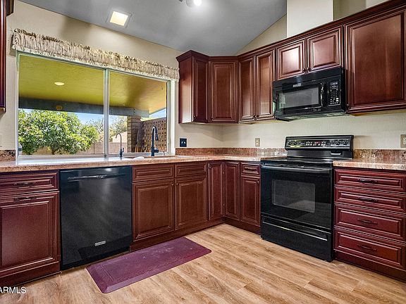 3rd image of 5325 W KINGS Avenue