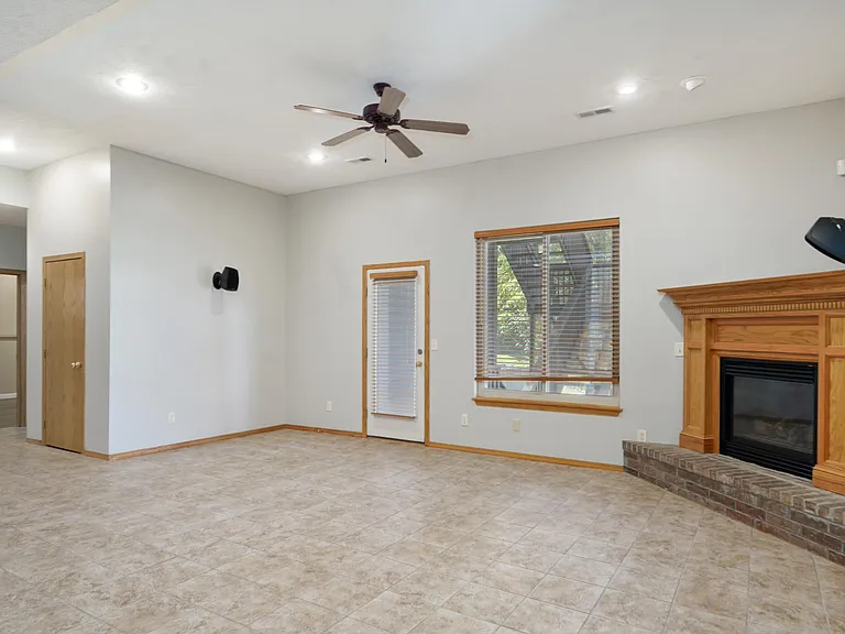 2062 W Willow Lakes Cv — Photo 14