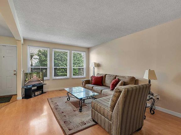 5th image of 544 W Blackthorn Rd NE #304