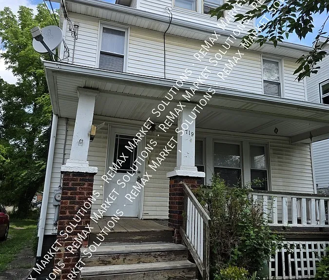 719 Roselawn Ave — Photo 1