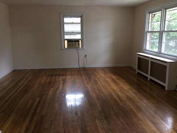 5th image of 25-03 Fairlawn Ave