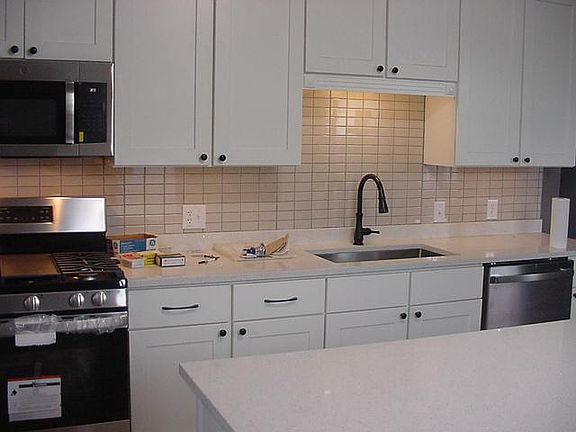 2nd image of 164 W Hubbard Ave