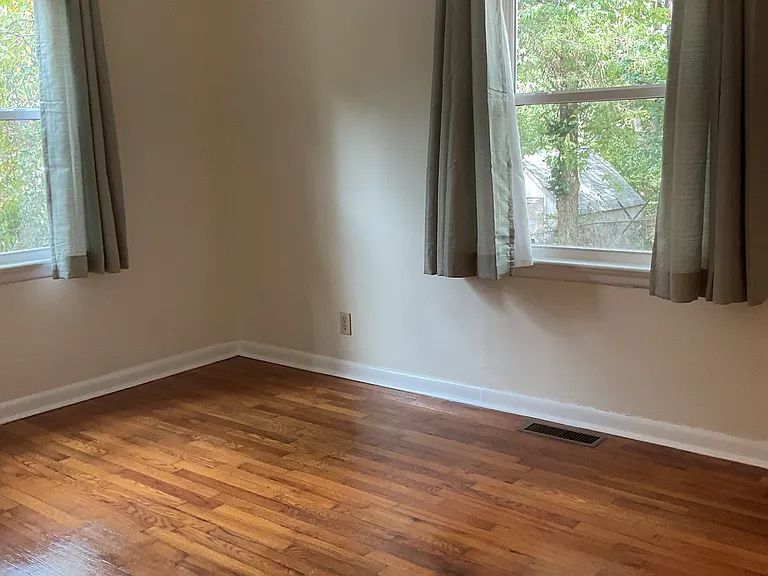 826 E Lakeside Dr — Photo 7