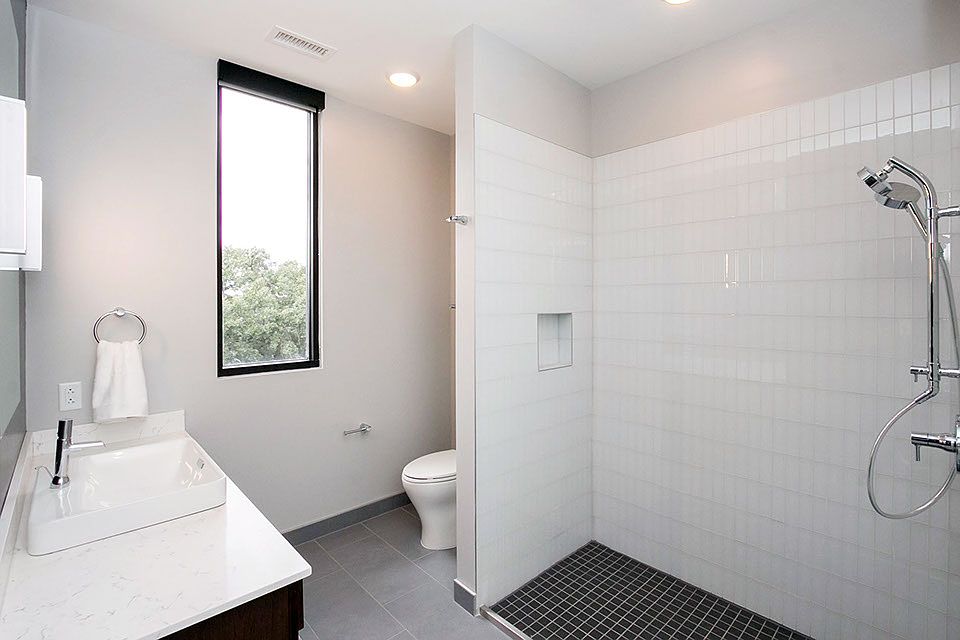 1st image of 1300 Melrose Ave #207