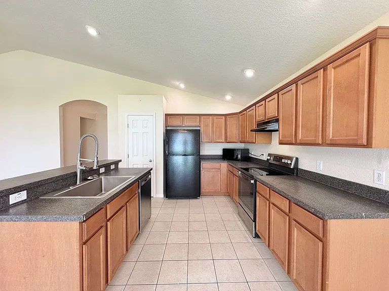 2726 Rochelle Dr — Photo 6