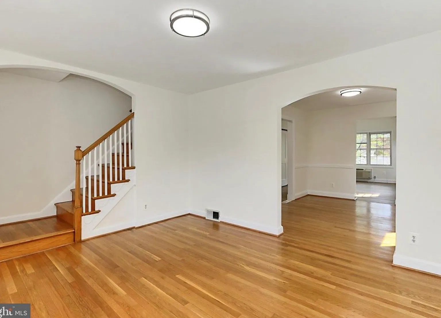 3 bed, 2.5 bath, 1110 sqft, $3,300 — Photo 2
