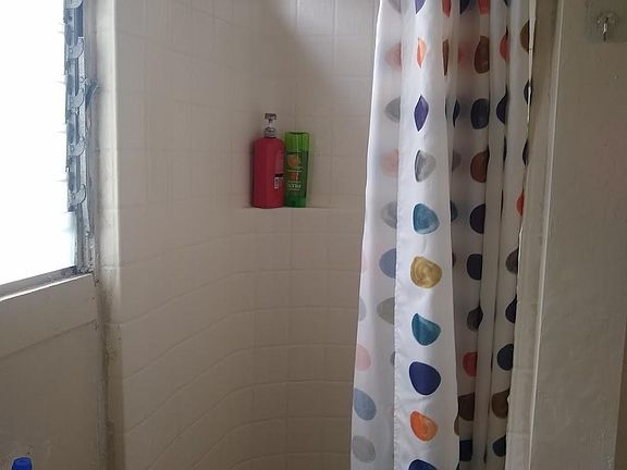 3rd image of 742 1/2 S Wilton Pl