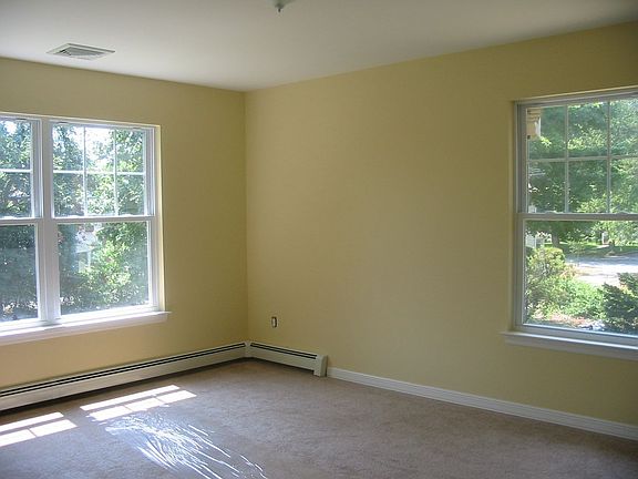 BRIGHT AND SUNNY BEDROOMS