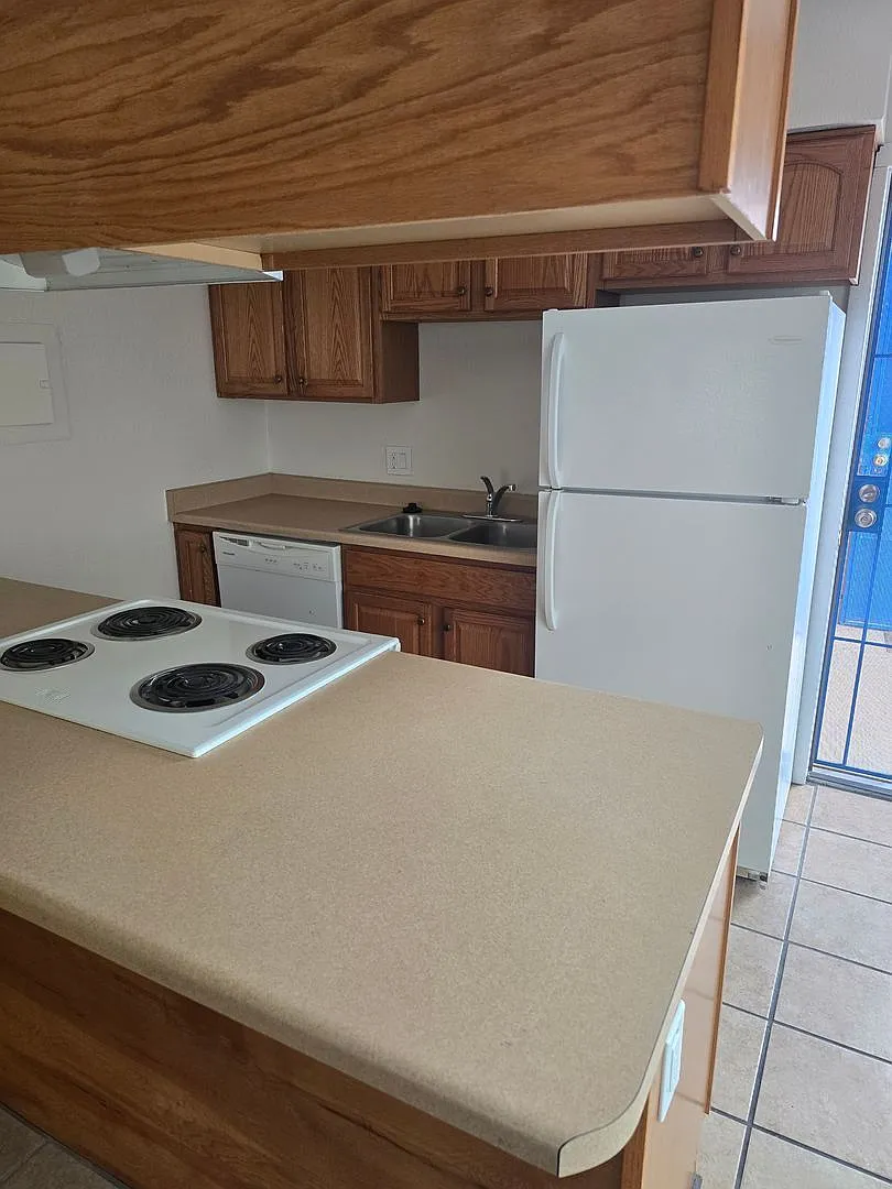 2 bed, 1.0 bath, 684 sqft, $875 — Photo 4