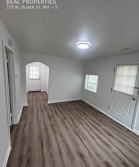 319 W Oliver St #5 — Photo 9