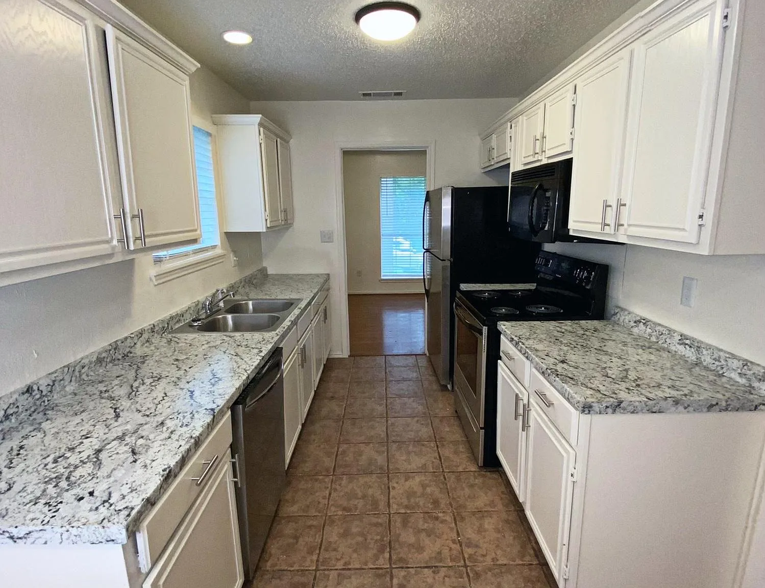 1415 Reynoldston Ln — Photo 4