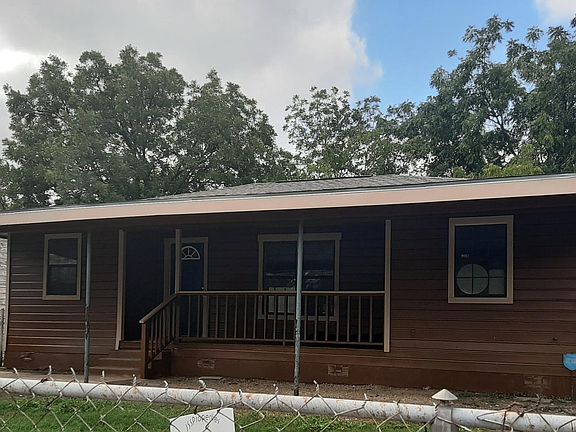 Nice sized front covered porch