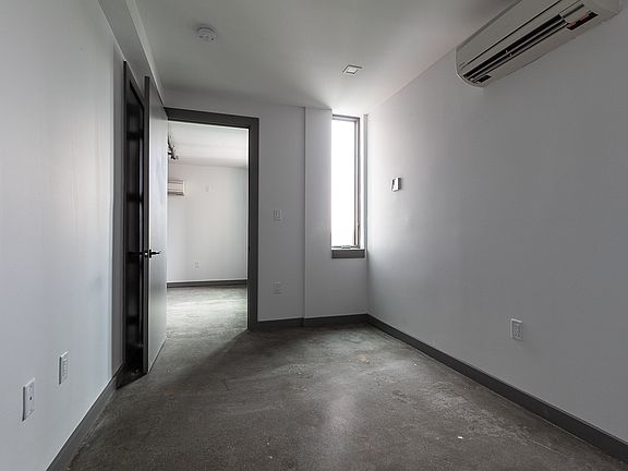 4th image of 410 Tompkins Ave #3EE