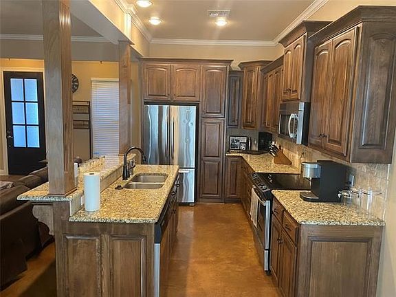5th image of 629 Alder Ln