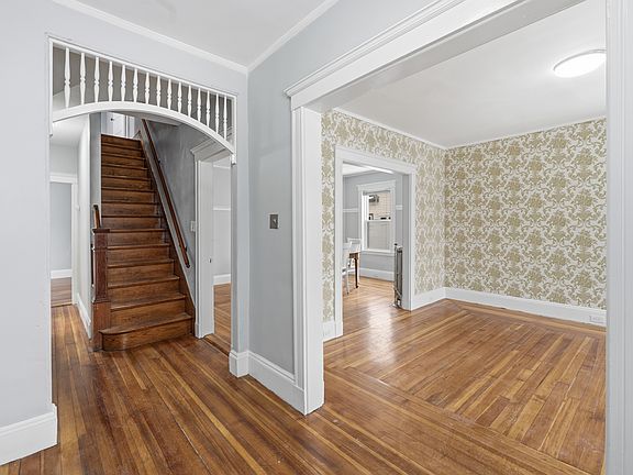 5th image of 111 Dustin St