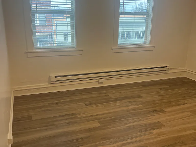1237 Commerce Ave #10 — Photo 7
