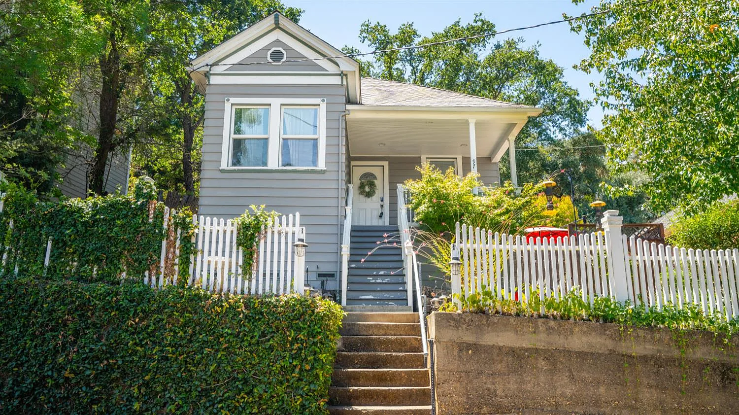 97 Dennis St photo 1