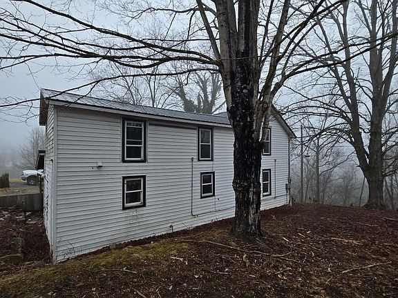 3rd image of 3684 Teaberry Rd