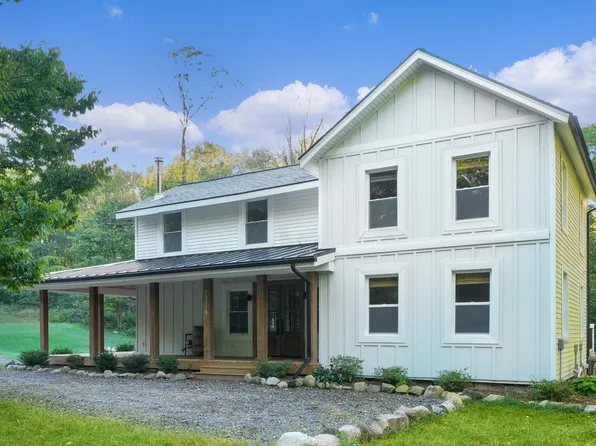 13318 Beckwith Dr NE, Lowell, MI 49331