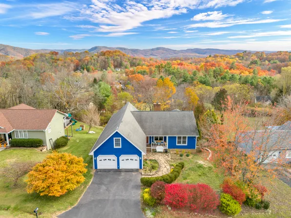 627 Crowfield Cir, Lewisburg, WV 24901