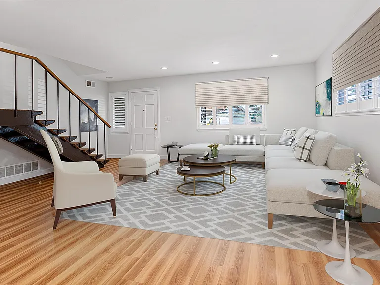 15951 Belfast Ln — Photo 4